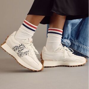 New Balance 327 Sneakers Size 8.5W